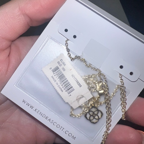 White & Gold Kendra Scott Necklace - Picture 3 of 3